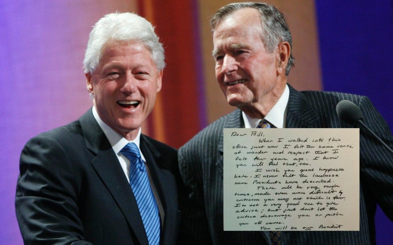 Hai cựu tổng thống Mỹ Bill Clinton (trái) và George H.W. Bush. Ảnh: Reuters
