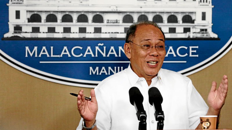 
Người ph&aacute;t ng&ocirc;n tổng thống Ernesto Abella. Ảnh: INQUIRER
