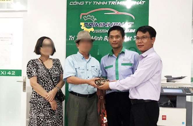 Tài xế taxi trả lại tài sản hơn 6 tỉ đồng cho khách bỏ quên