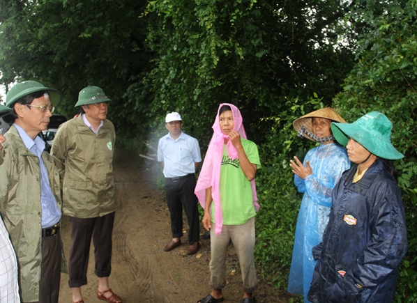 
L&atilde;nh đạo tỉnh Ninh Thuận đ&atilde; lập nhiều đo&agrave;n c&ocirc;ng t&aacute;c xuống từng địa phương để chỉ đạo c&ocirc;ng t&aacute;c chống lũ
