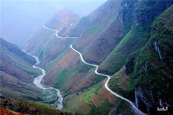 
M&atilde; P&iacute; L&egrave;ng ở đ&acirc;y muốn chỉ đỉnh n&uacute;i cao như sống mũi con ngựa hoặc n&oacute;i về sự hiểm trở của v&ugrave;ng đất n&agrave;y. (Ảnh: Internet)
