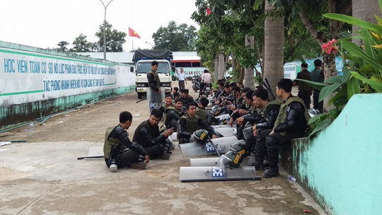 Lực lượng cảnh sát vẫn túc trực tại khuôn viên trung tâm
