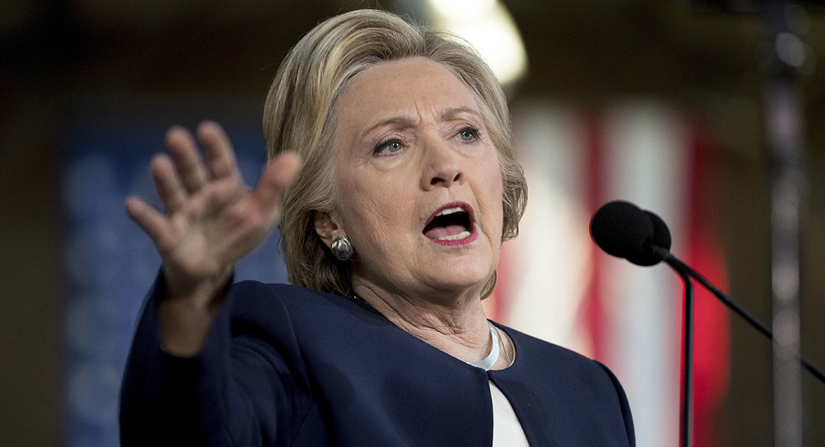 
FBI g&acirc;y kh&ocirc;ng &iacute;t rắc rối cho b&agrave; Clinton. Ảnh: AP
