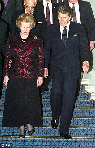 Tân Tổng thống Mỹ Donald Trump nói với bà Theresa May rằng ông muốn làm sống lại mối quan hệ gần gũi xuyên Đại Tây Dương từng đạt được dưới thời hai cựu lãnh đạo Margaret Thatcher và Ronald Reagan. Ảnh Reuters