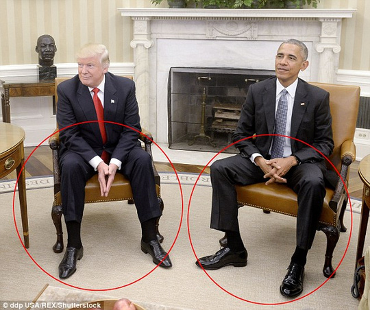 Giải mã cử chỉ "chiếu dưới" của ông Trump trong Nhà Trắng