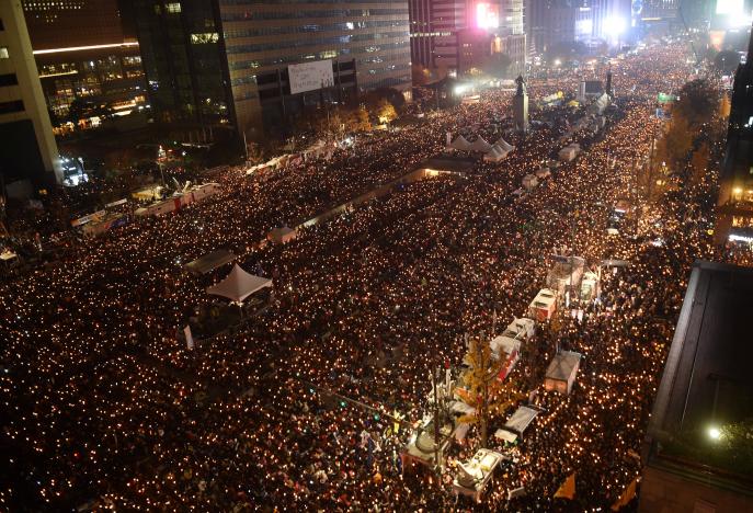 Biểu tình đòi bà Park từ chức ở Seoul hôm 19-11. Ảnh: Reuters