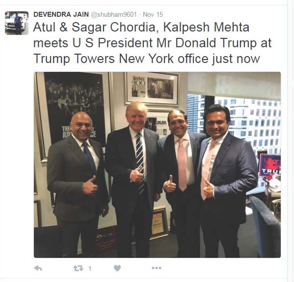 Các doanh nhân Ấn Độ chụp hình với ông Trump tuần trước.... Ảnh: Twitter