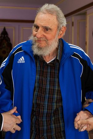 
&Ocirc;ng Fidel Castro xuất hiện trước c&ocirc;ng ch&uacute;ng v&agrave;o th&aacute;ng 4-2014. Ảnh: AP
