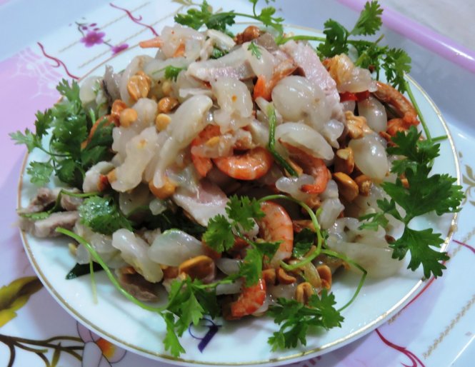 
Hấp dẫn đĩa gỏi b&ograve;n bon - Ảnh: Thanh Ly
