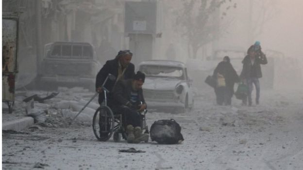 Liên Hiệp Quốc cho biết còn khoảng 100.000 người mắc kẹt trong TP Aleppo. Ảnh: Reuters