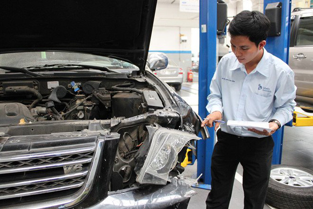 Ô tô cũ đại hạ giá: Lỗ cả trăm triệu vẫn khó bán