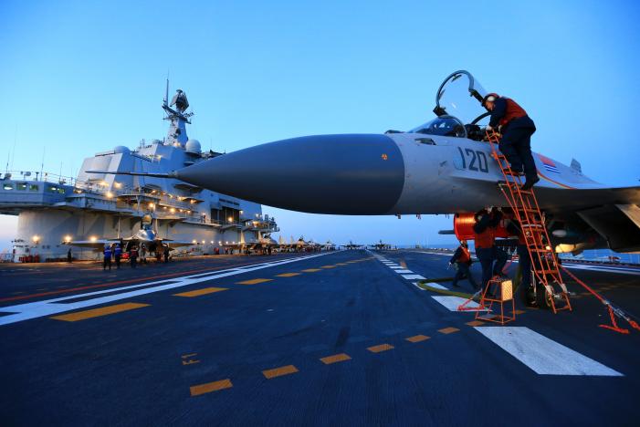 Tàu sân bay Liêu Ninh lần đầu tập trận bắn đạn thật. Ảnh: Reuters