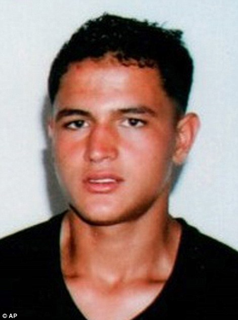 Anis Amri có 6 cái tên khác nhau và 3 hộ chiếu giả. Ảnh: AP