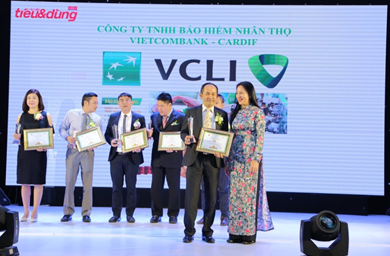 Vietcombank – Cardif nhận giải Tin & Dùng 2016