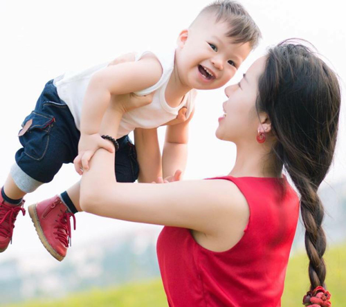 'Lạm quyền đánh con' - chia sẻ gây suy ngẫm của một nữ cảnh sát