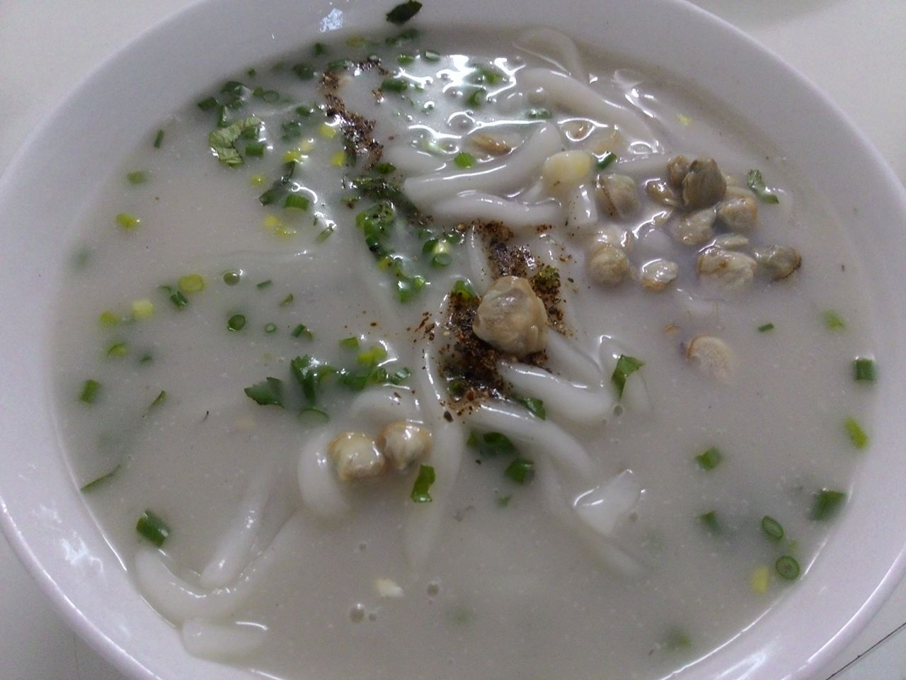 Bánh canh hến: Ăn là ghiền, xa là nhớ.
