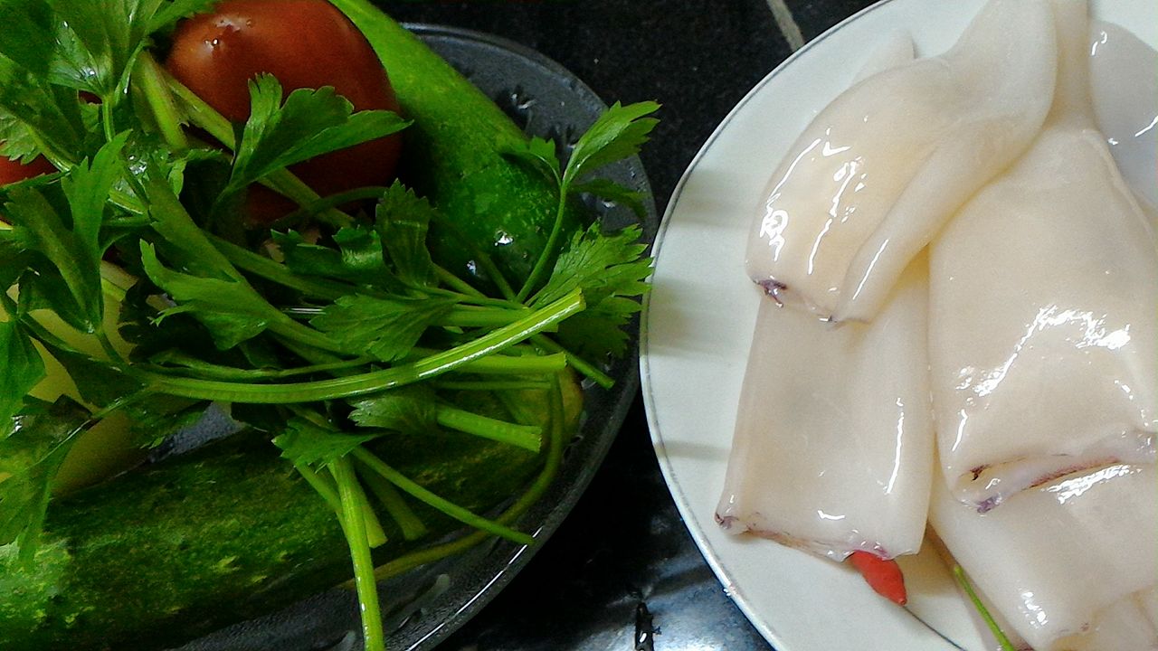 Nguyên liệu cho món mực xào chua ngọt