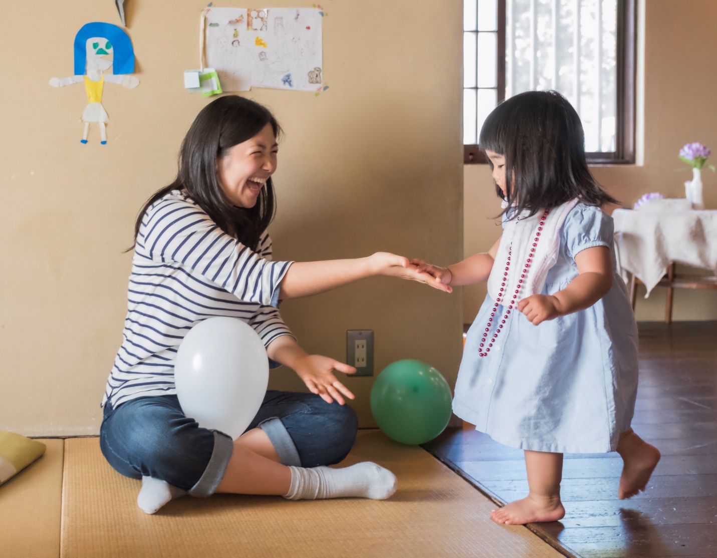 Hãy để bé thỏa thích vui chơi cùng mẹ