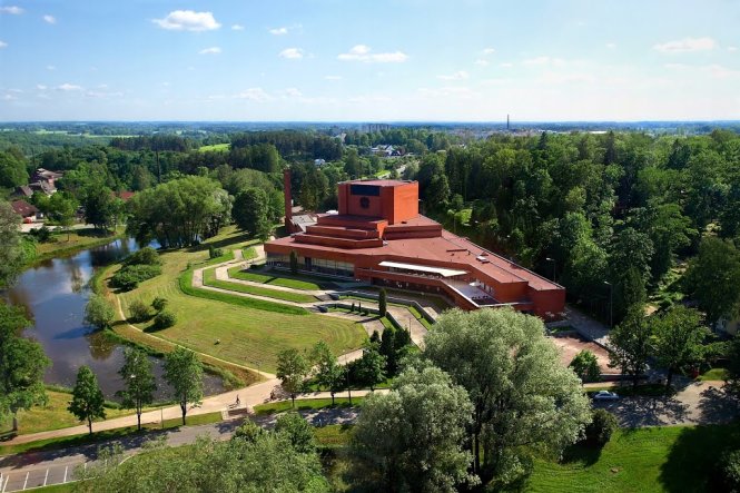 
Nh&agrave; h&aacute;t kịch nghệ Ugala nổi tiếng nhất Estonia - Ảnh: panoramio

