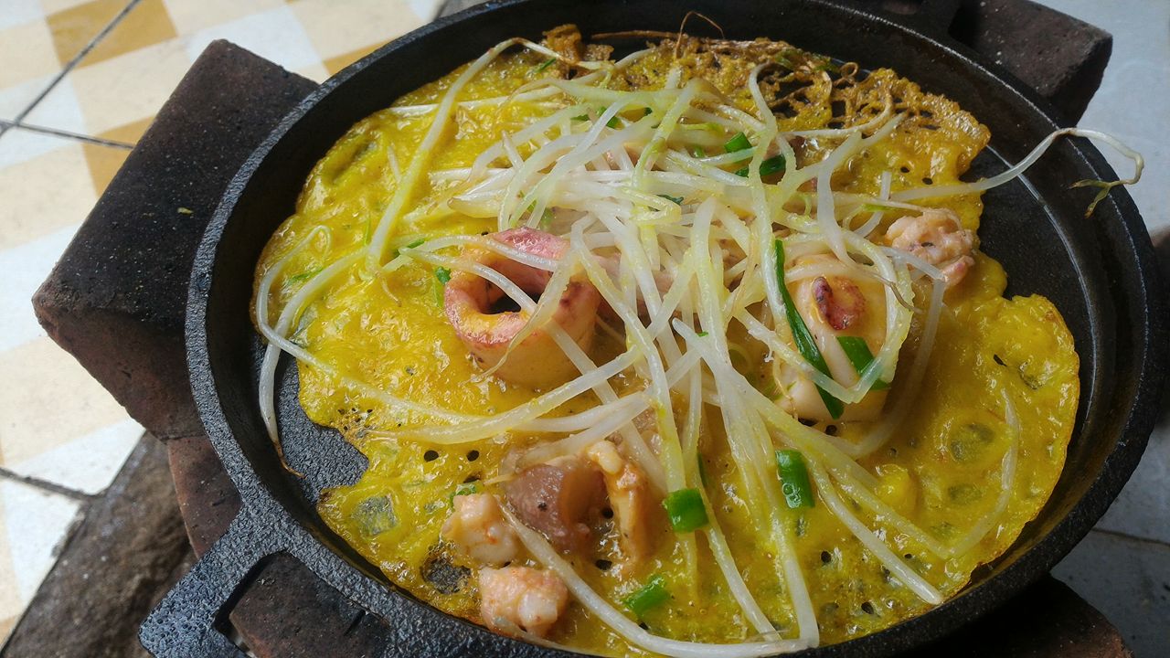 
B&aacute;nh x&egrave;o miền Trung qu&ecirc; t&ocirc;i
