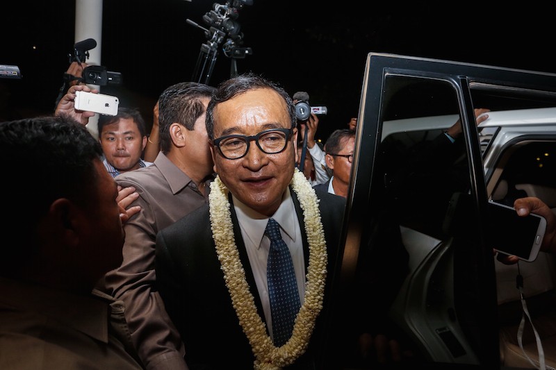 
&Ocirc;ng Sam Rainsy phải chạy sang Ph&aacute;p để trốn &aacute;n phạt t&ugrave;. Ảnh: THE CAMBODIA DAILY
