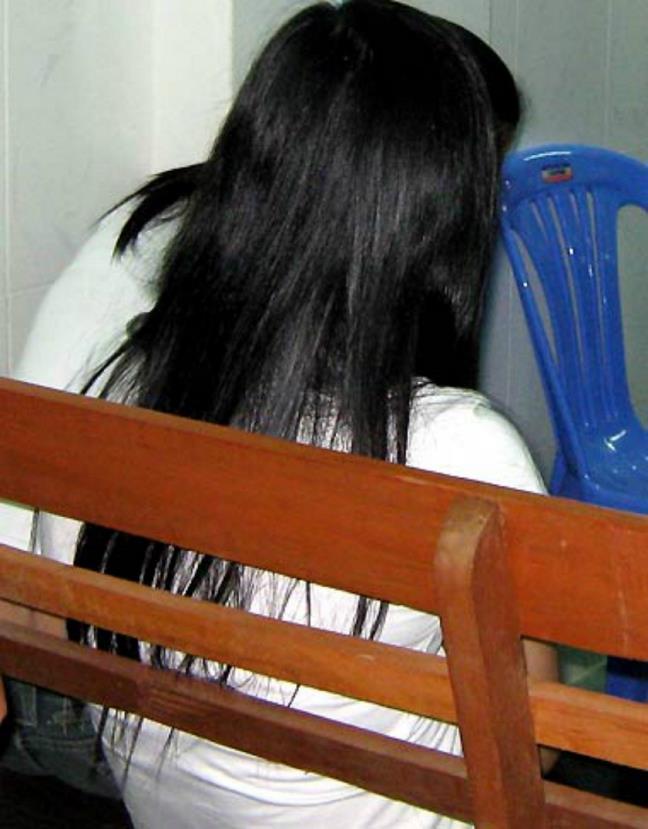 Xót lòng phiên xử mẹ ép con gái bán trinh ở Hậu Giang