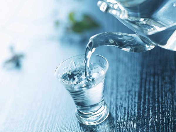
H&atilde;y uống nước ngay sau khi vừa thức dậy, trước khi vệ sinh c&aacute; nh&acirc;n v&agrave; kh&ocirc;ng ăn bất cứ g&igrave; trong 45 ph&uacute;t tiếp the
