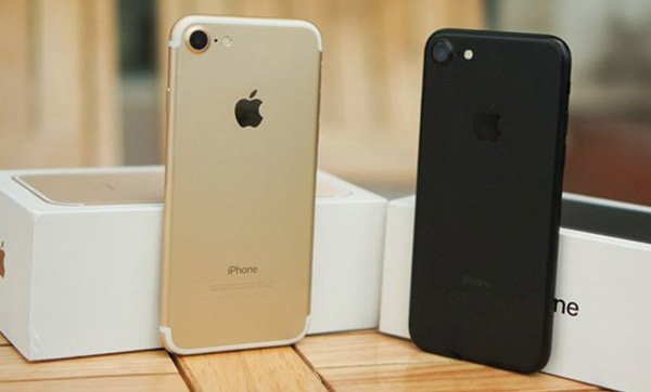 iPhone 7 giảm giá sâu, khuyến mãi lớn vẫn vắng khách