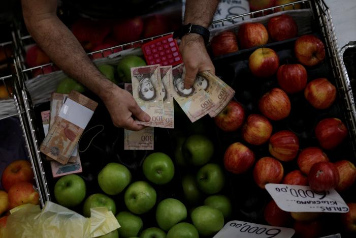 Tiền Venezuela rớt giá thê thảm, 100 bolivar đổi... 2 xu Mỹ