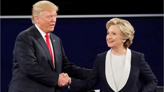 Kết quả cuối cùng: Bà Clinton thắng "khủng" phiếu phổ thông