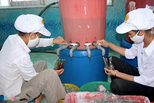 C&aacute;c cơ sở sản xuất nước mắm được cấp Giấy Chứng nhận ngo&agrave;i việc khẳng định thương hiệu, chất lượng sản phẩm của đơn vị m&igrave;nh c&ograve;n c&oacute; tr&aacute;ch nhiệm trong việc khuếch trương, bảo vệ danh tiếng cho sản phẩm truyền thống của địa phương để ph&aacute;t triển sản phẩm, thương hiệu nước mắm &ldquo;Phan Thiết&rdquo; tr&ecirc;n thị trường trong nước v&agrave; tiến tới xuất khẩu.