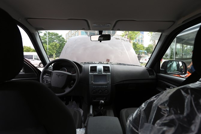 Nội thất b&ecirc;n trong chiếc b&aacute;n tải UAZ Pick up