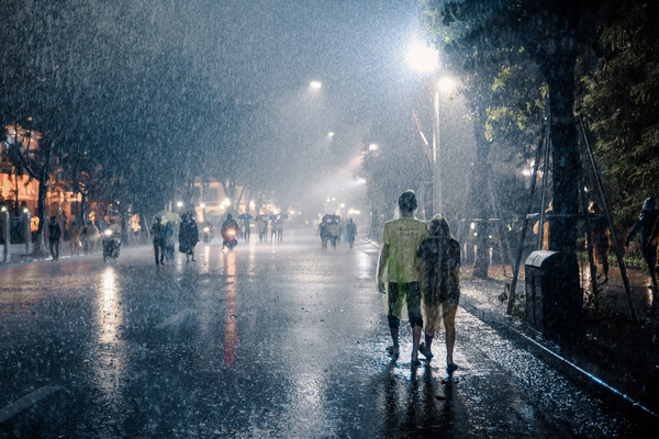 Con đường dài càng thêm hun hút và...
