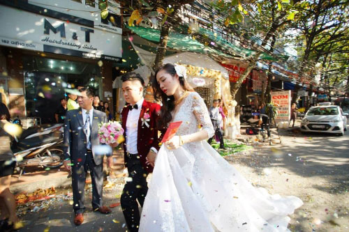 Cặp đôi chính thức về chung một nhà
