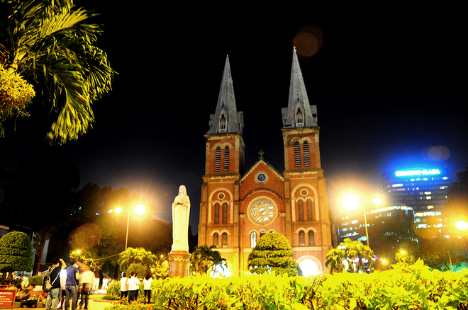 Sài Gòn lung linh đón Giáng sinh