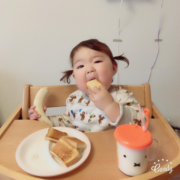 Đốn tim với cô bé Nhật vừa ăn vừa ngủ