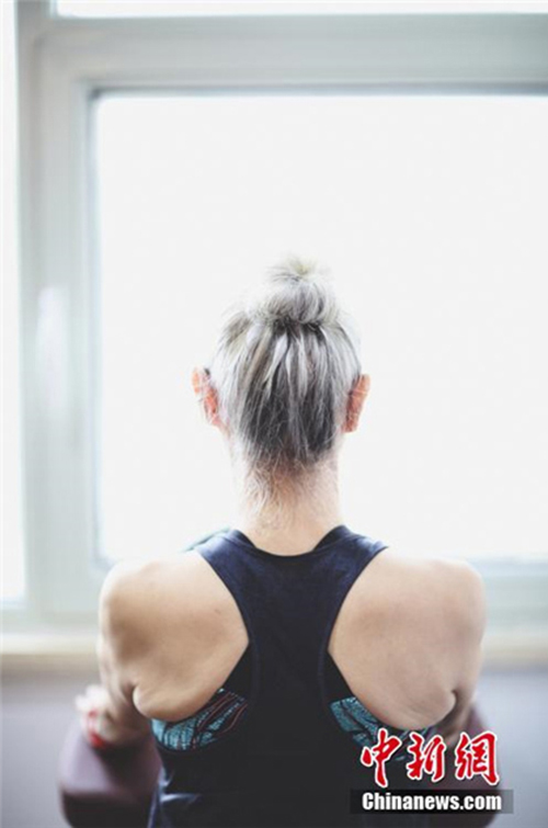 Cụ bà Jinqin 71 tuổi vẫn chăm chỉ tập gym mỗi ngày