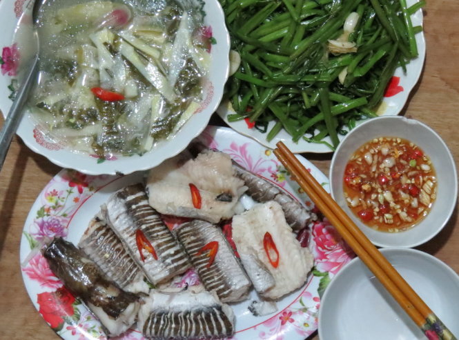 
Canh chua c&aacute; lạt hiện diện trong bữa cơm của người d&acirc;n qu&ecirc; - Ảnh: Minh Kỳ
