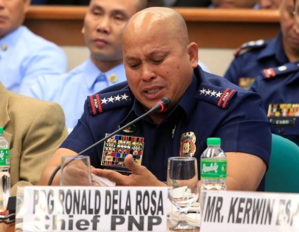 
&Ocirc;ng Dela Rosa quyết kh&ocirc;ng l&ugrave;i bước trong chiến dịch chống ma t&uacute;y. Ảnh: REUTERS
