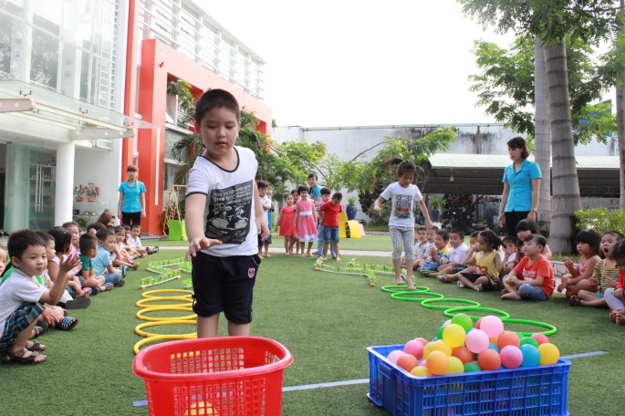 S&acirc;n chơi trải thảm rộng r&atilde;i, an to&agrave;n cho c&aacute;c b&eacute; thỏa sức vui chơi