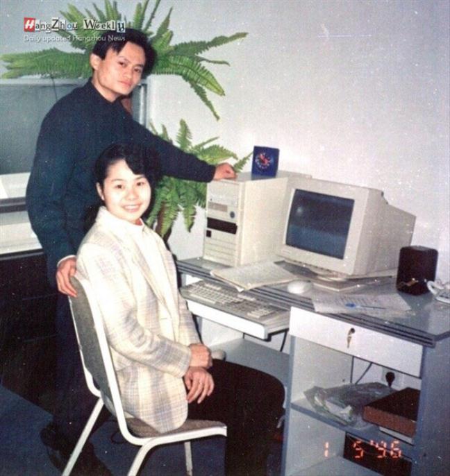 
Vợ chồng tỷ ph&uacute; Jack Ma những ng&agrave;y đầu khởi nghiệp.
