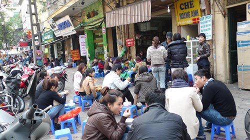 
Đầu tư kinh doanh bu&ocirc;n b&aacute;n ở vỉa h&egrave; đang l&agrave; lựa chọn của rất nhiều người
