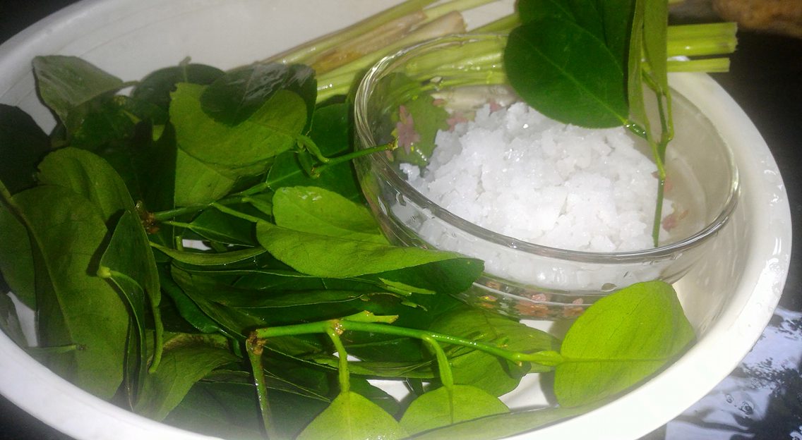 
Nguy&ecirc;n liệu cho m&oacute;n g&agrave; hấp muối sả
