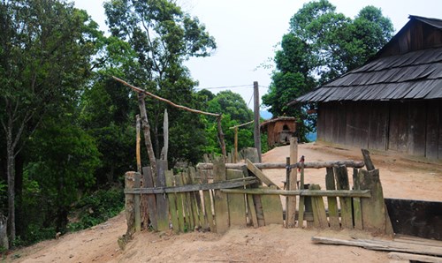 Ngôi nhà vợ chồng đũa lệch.