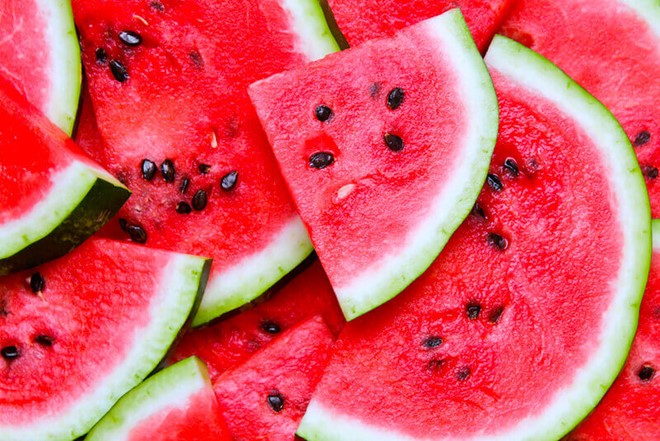 
Dưa hấu nhiều nước v&agrave; gi&agrave;u chất chống oxy h&oacute;a. Ảnh: Livelovefruit.
