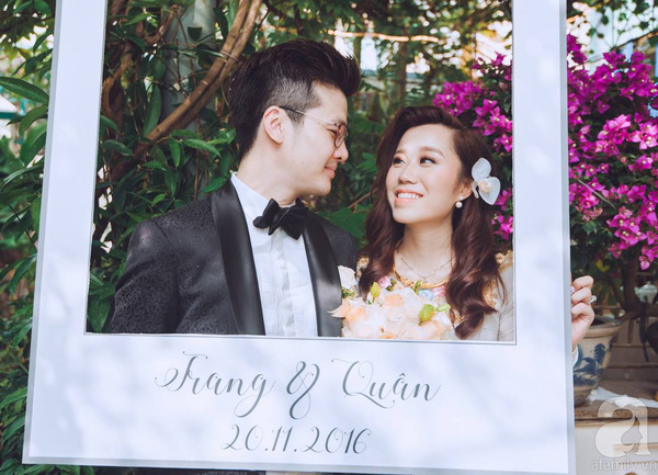 Trang và Quân rạng rỡ trong khung hình handmade