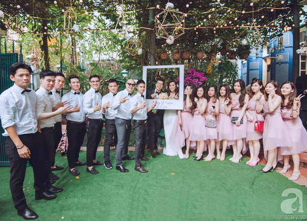 Để buổi lễ được thành công, họ đã phải nhờ đến sự trợ giúp nhiệt tình của những người bạn thân