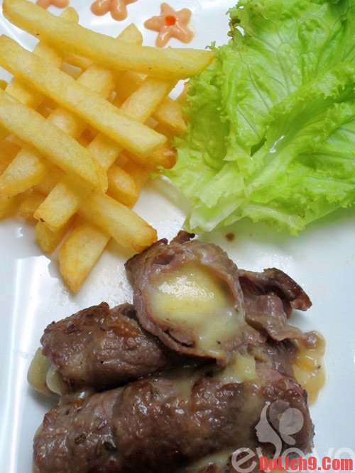B&ograve; cuộn ph&ocirc; mai nướng &ndash; M&oacute;n ăn hấp dẫn kh&ocirc;ng thể bỏ qua khi du lịch S&agrave;i G&ograve;n ở quận 8