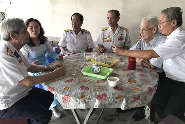 
Những người l&iacute;nh t&agrave;u kh&ocirc;ng số năm xưa nay chỉ c&ograve;n v&agrave;i người, họ l&agrave; t&agrave;i sản qu&yacute; gi&aacute; của lịch sử.
