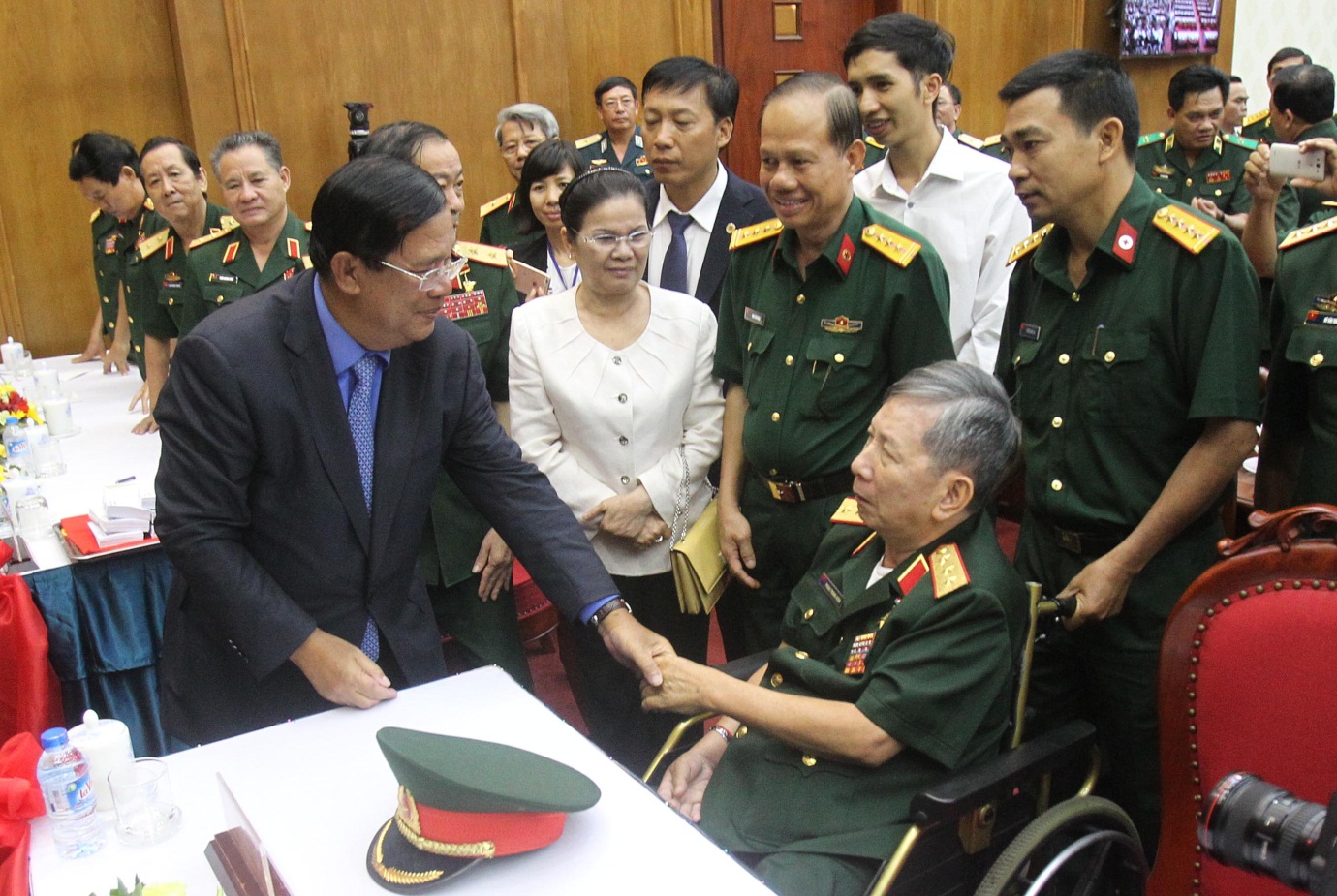 Nh&acirc;n dịp kỷ niệm 72 năm Ng&agrave;y th&agrave;nh lập Qu&acirc;n đội nh&acirc;n d&acirc;n Việt Nam, &ocirc;ng Hun Sen ch&uacute;c qu&acirc;n đội Việt Nam tiếp tục ph&aacute;t triển. Ảnh: H.TRIỀU